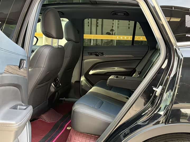 Фото 9 - Ford Equator Sport