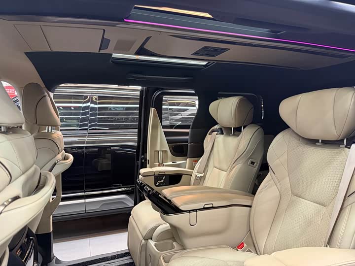 Photo 8 - Toyota Alphard