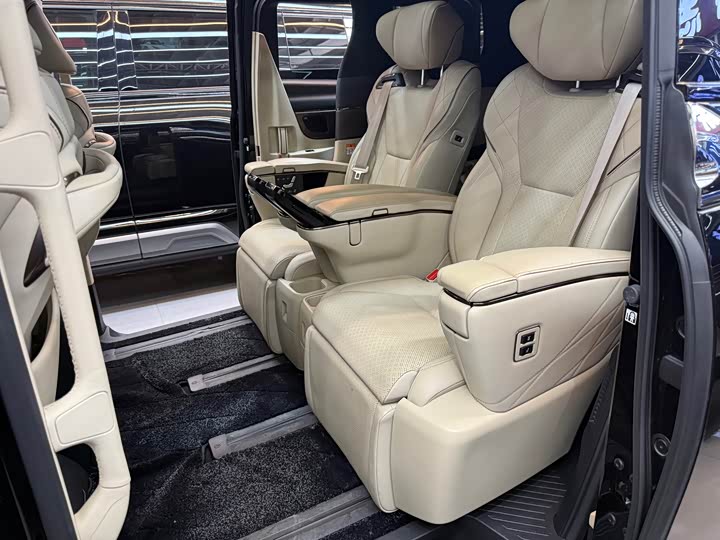 Photo 9 - Toyota Alphard