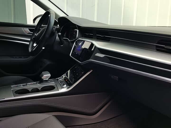 Фото 8 - Audi A6