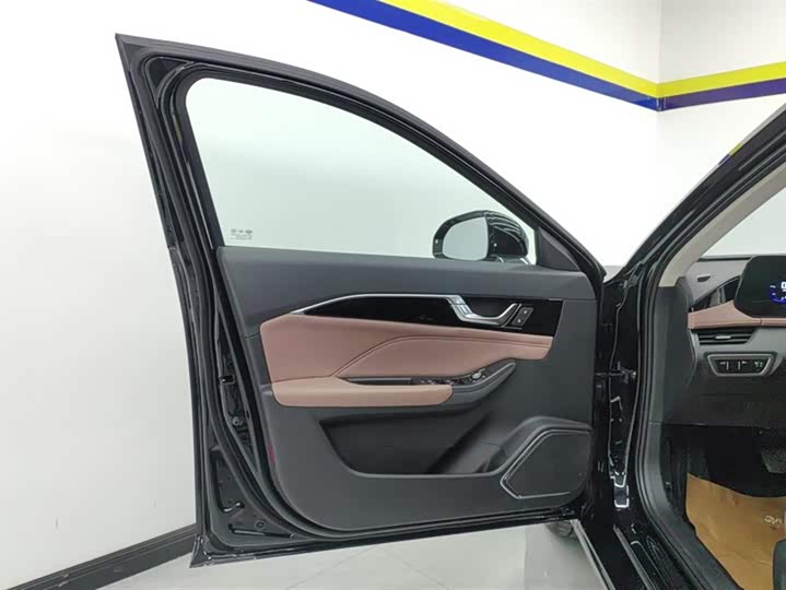 Фото 7 - Bestune B70