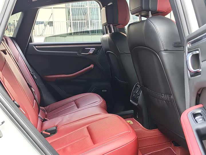 Фото 8 - Porsche Macan