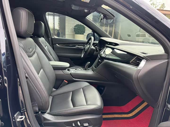 Фото 6 - Cadillac XT6