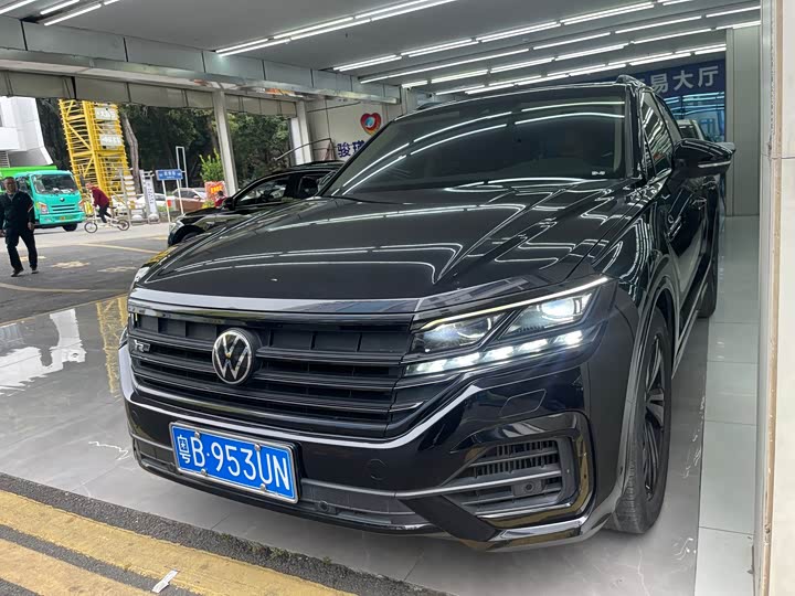 Фото 1 - Volkswagen Touareg
