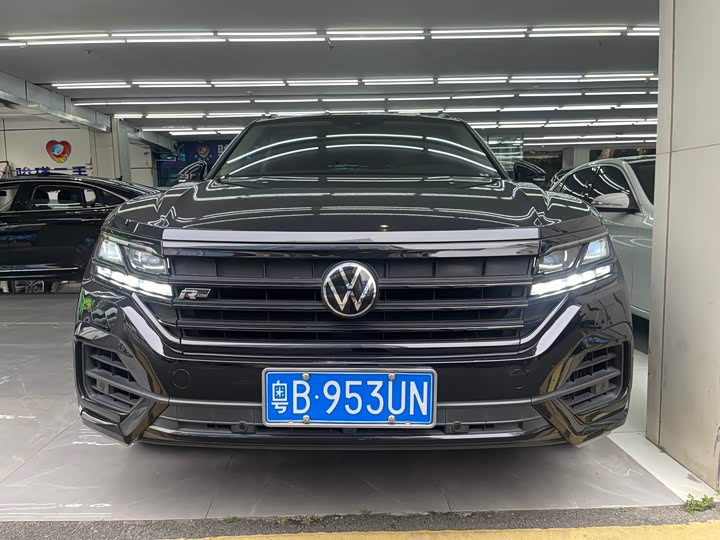 Фото 2 - Volkswagen Touareg
