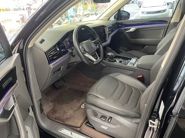 Фото 4 - Volkswagen Touareg