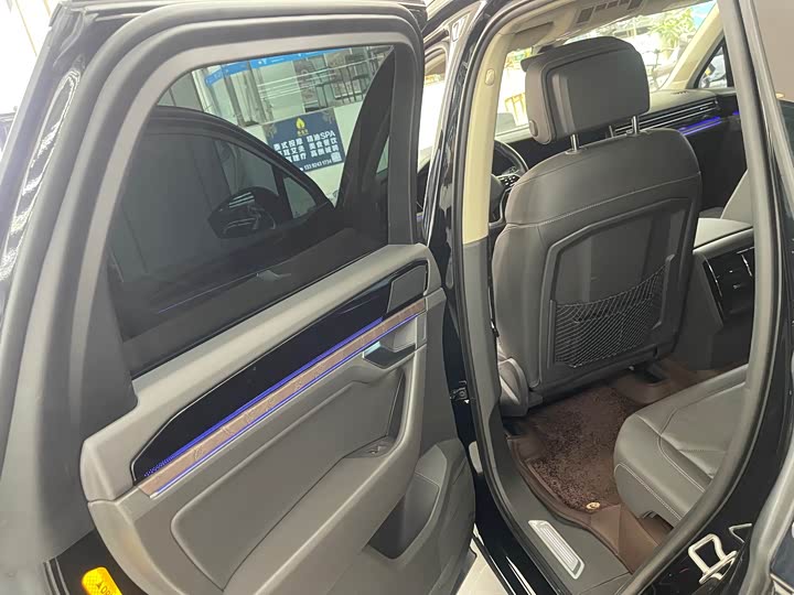 Фото 7 - Volkswagen Touareg