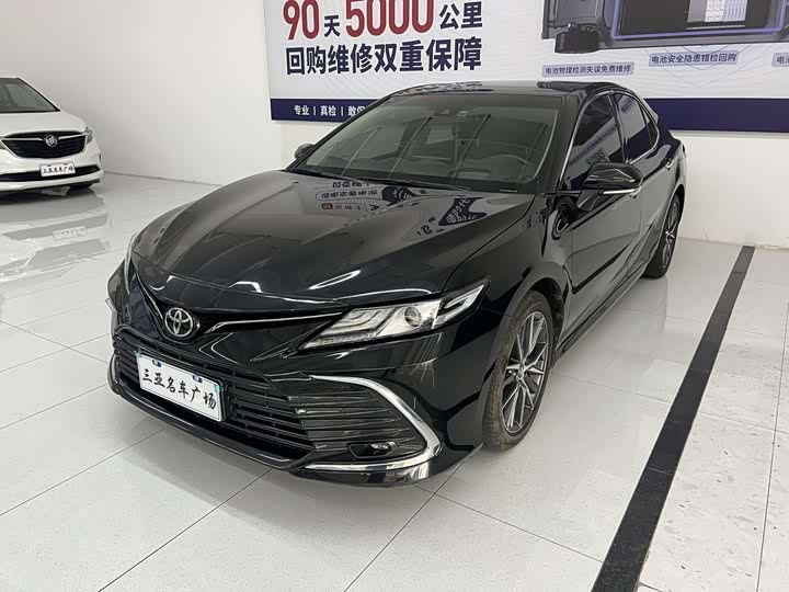 Фото 1 - Toyota Camry