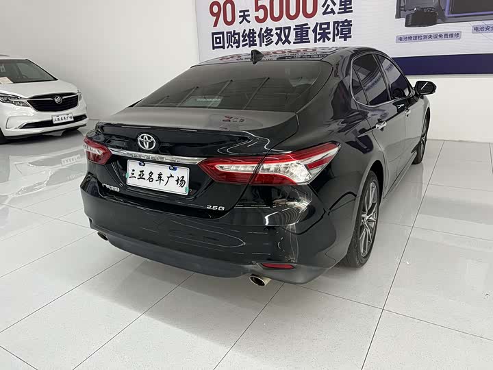 Фото 6 - Toyota Camry