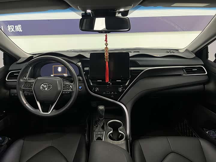 Фото 7 - Toyota Camry