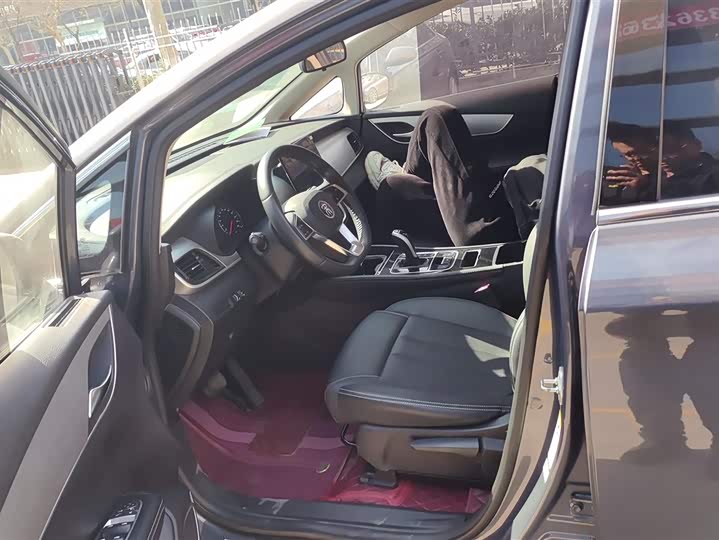 Фото 9 - BYD Song Max