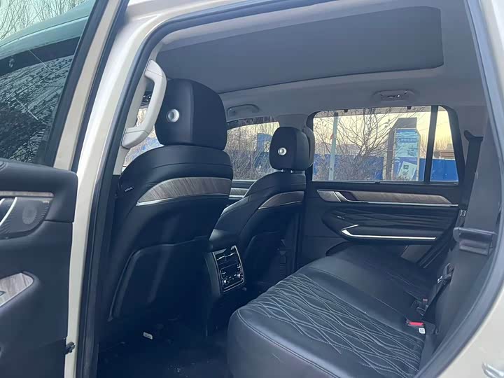 Фото 5 - Tank 500 Hybrid