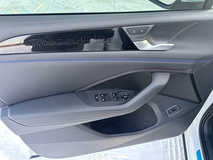 Фото 7 - Volkswagen Tiguan L Pro