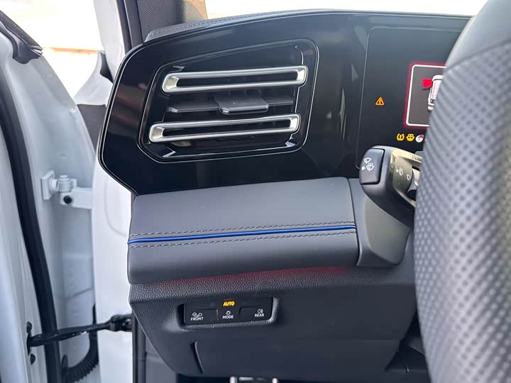 Фото 8 - Volkswagen Tiguan L Pro