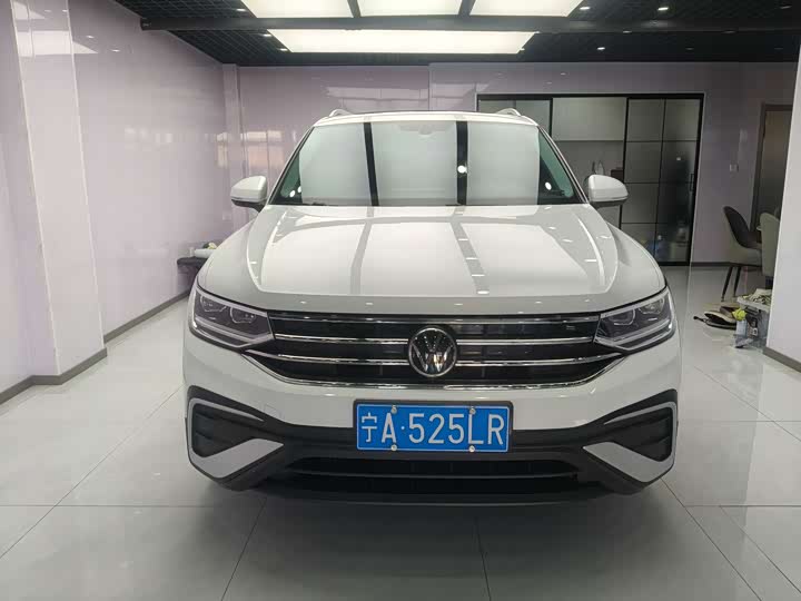 Фото 2 - Volkswagen Tiguan L Pro