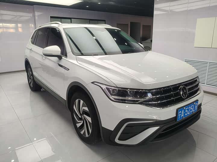 Фото 3 - Volkswagen Tiguan L Pro