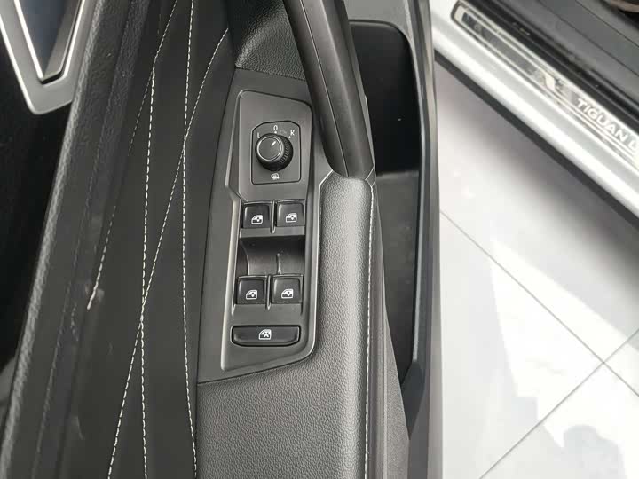 Фото 4 - Volkswagen Tiguan L Pro