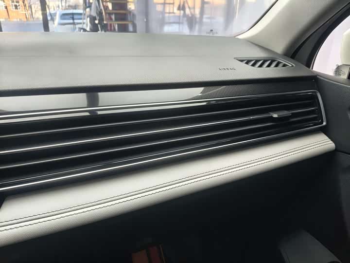 Фото 8 - Volkswagen Tiguan L Pro