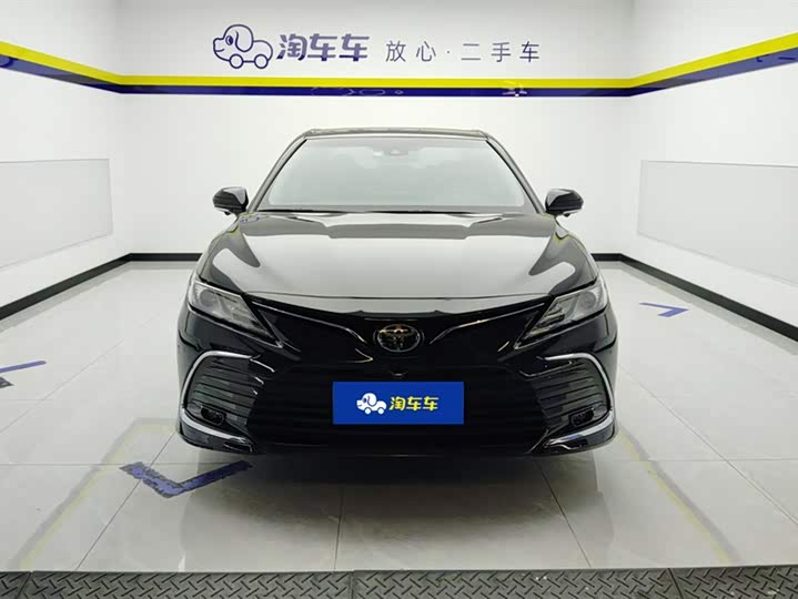 Фото 2 - Toyota Camry