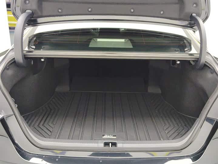 Фото 4 - Toyota Camry