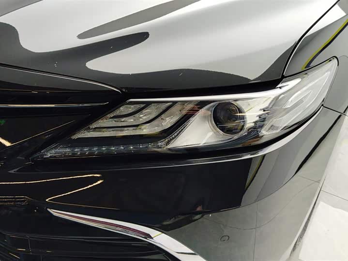 Фото 5 - Toyota Camry