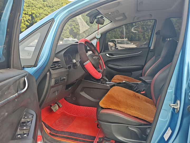 Фото 4 - Geely Vision X3