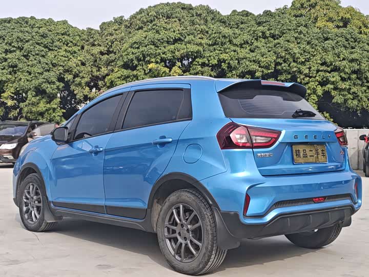 Фото 7 - Geely Vision X3