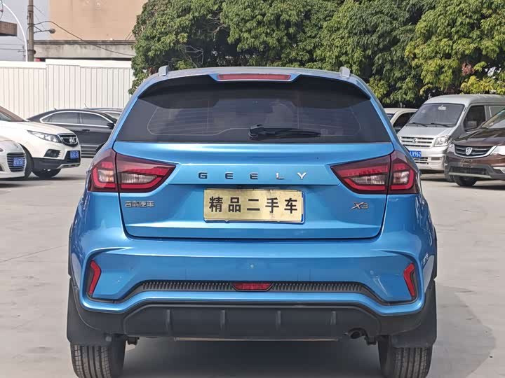 Фото 8 - Geely Vision X3