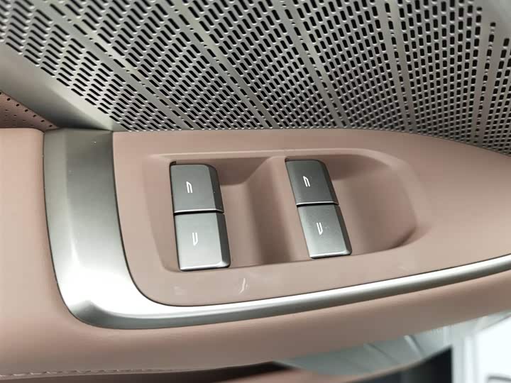 Фото 9 - Nio Onvo L90