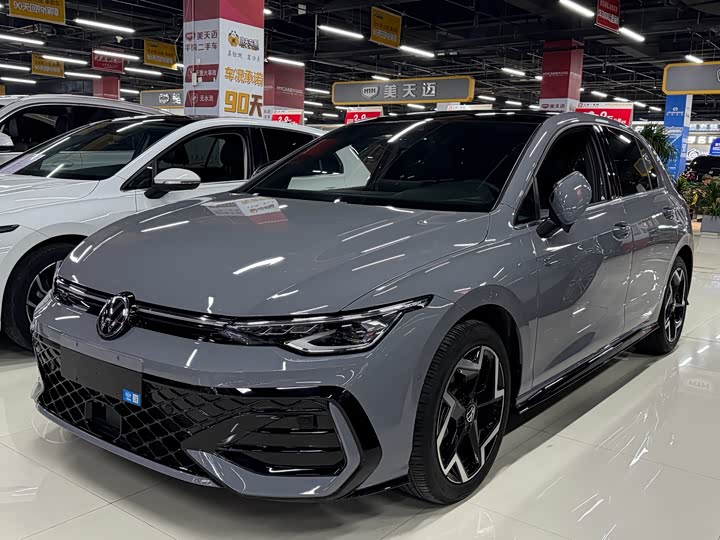 Фото 1 - Volkswagen Golf