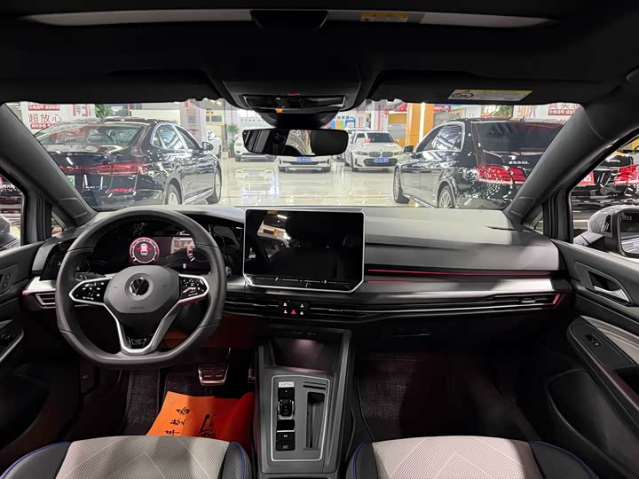 Фото 5 - Volkswagen Golf