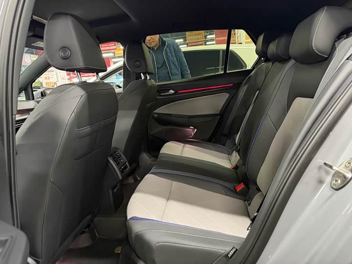 Фото 6 - Volkswagen Golf