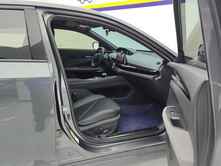 Фото 8 - Changan UNI-V