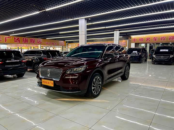 Фото 1 - Lincoln Corsair