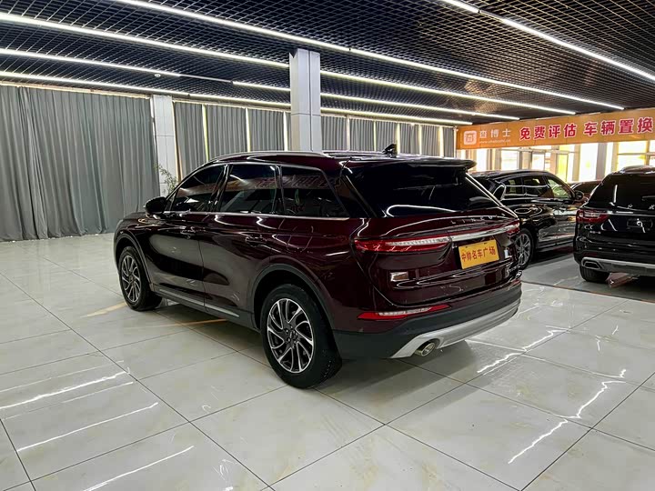 Фото 4 - Lincoln Corsair