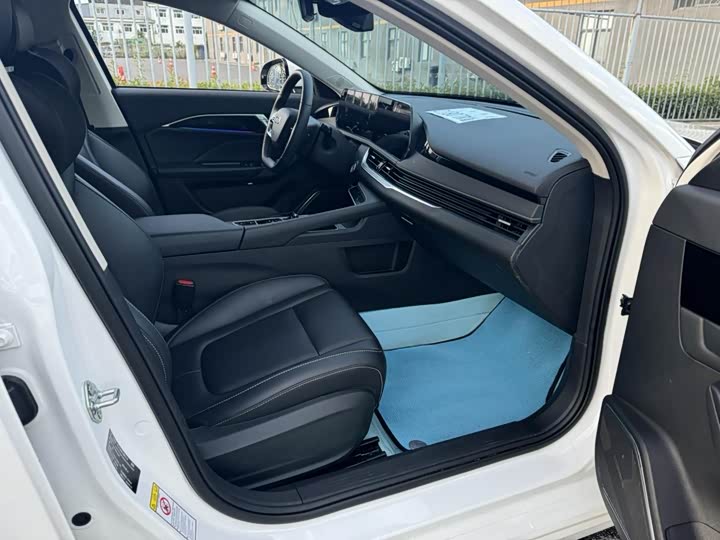 Фото 6 - Bestune B70