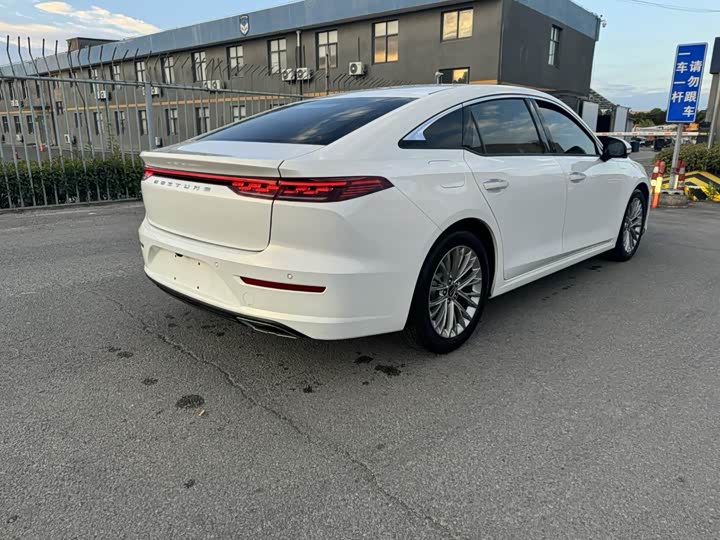 Фото 9 - Bestune B70