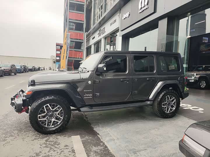 Фото 4 - Jeep Wrangler