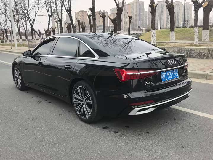 Фото 4 - Audi A6L
