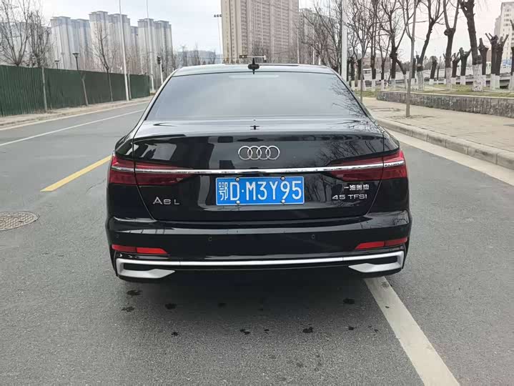 Фото 5 - Audi A6L