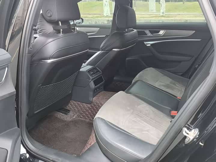 Фото 8 - Audi A6L