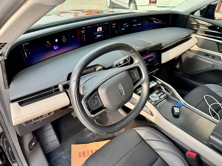 Фото 8 - Lincoln Nautilus