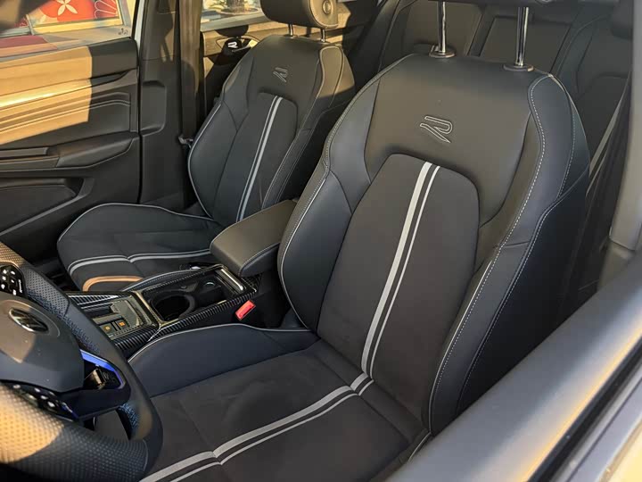 Фото 5 - Volkswagen Golf