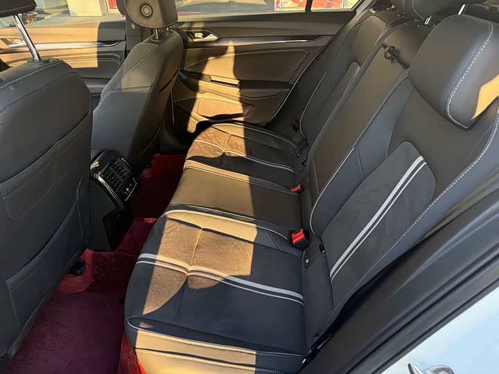 Фото 6 - Volkswagen Golf