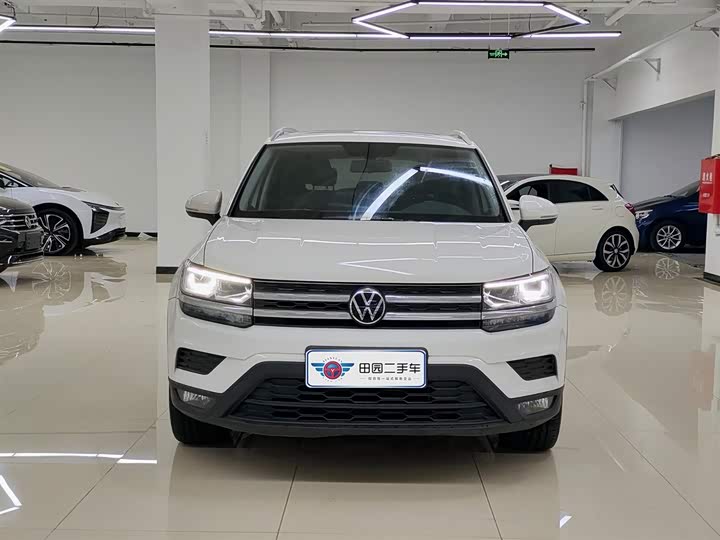 Фото 2 - Volkswagen Tharu