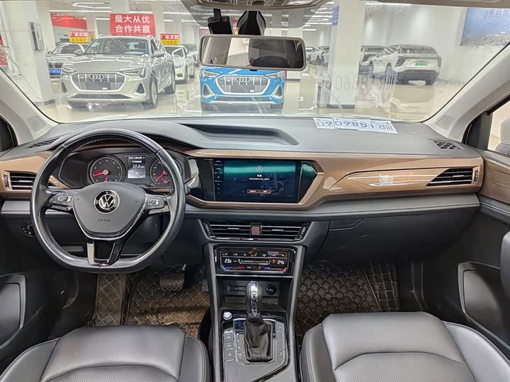 Фото 6 - Volkswagen Tharu