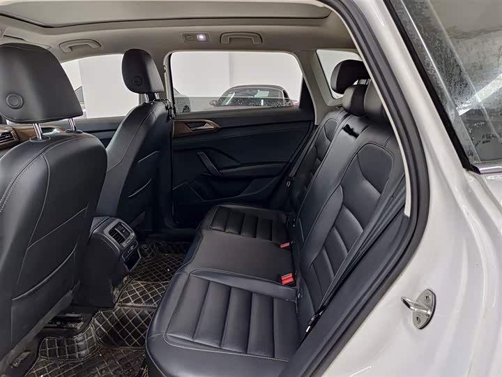 Фото 8 - Volkswagen Tharu