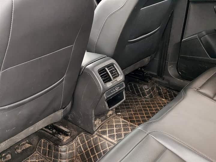 Фото 9 - Volkswagen Tharu