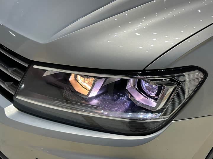 Фото 7 - Volkswagen Tiguan L Pro