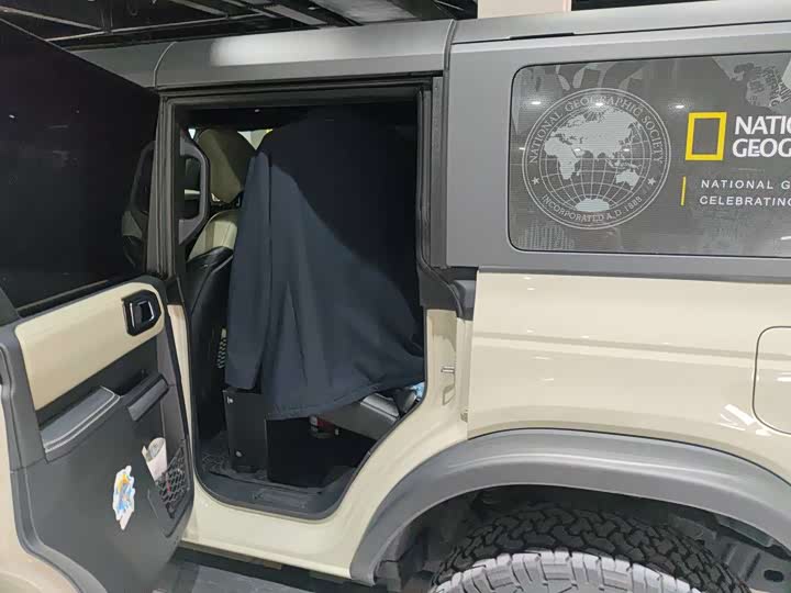 Фото 5 - Ford Bronco